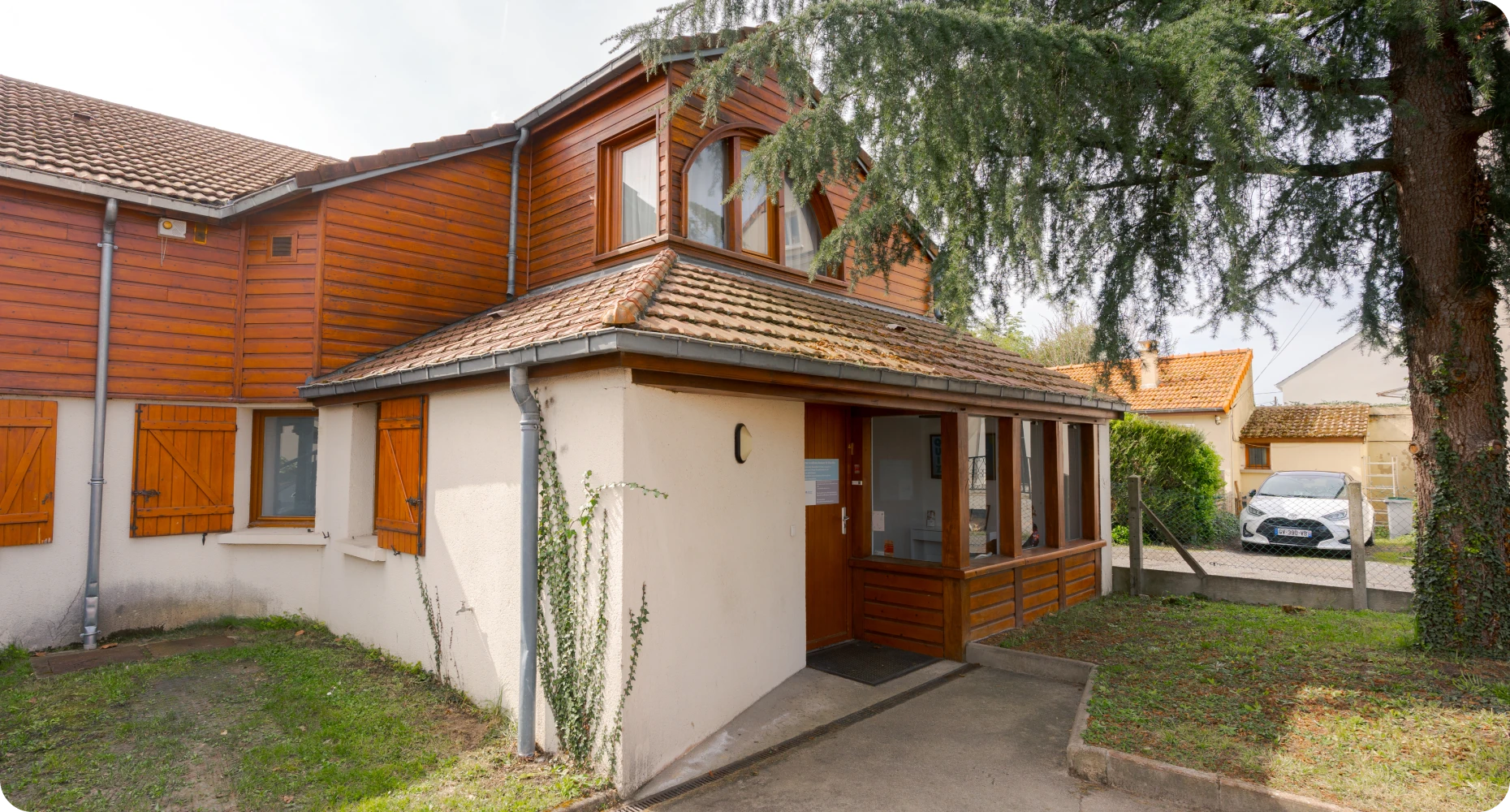 Extérieur du cabinet dentaire des Drs Serror de Marolles en Hurepoix (91630)
