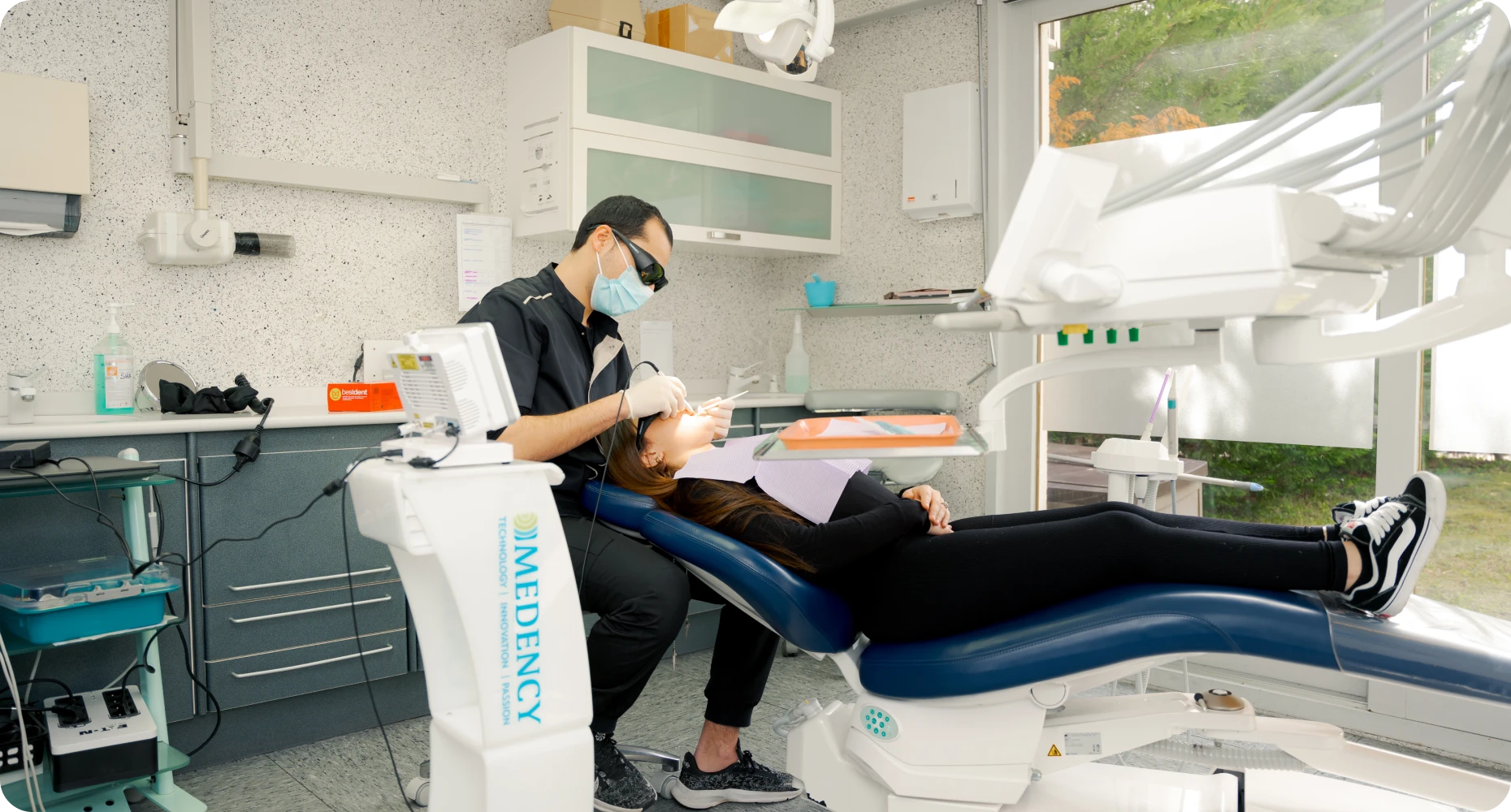 Docteur Dan Serror au cabinet dentaire de Marolles en Hurepoix (91630)